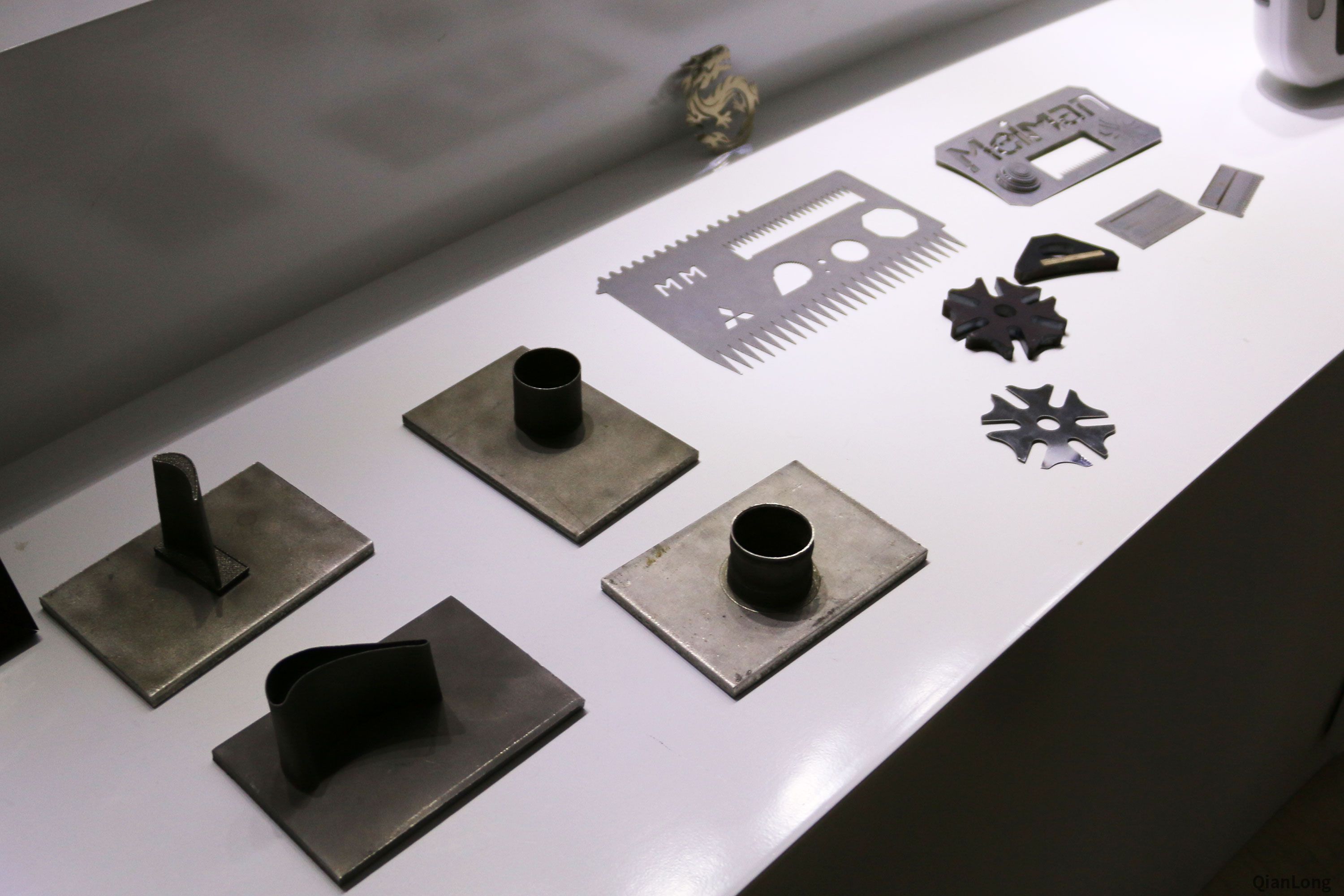 12.在西安光電所科技成果展示中心內(nèi)展出的激光3D打印的成品，精度高，質(zhì)量佳，應(yīng)用廣泛。（千龍網(wǎng)軍事頻道記者 馬群 攝）