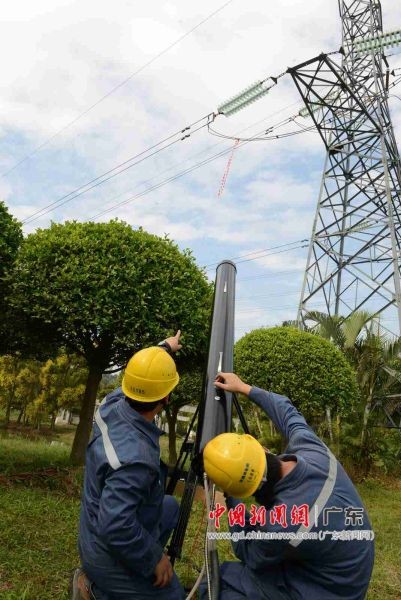 東莞供電局“激光大炮”問世 可帶電清除架空線路飄掛物 東莞供電局“激光大炮”問世 可帶電清除架空線路飄掛物