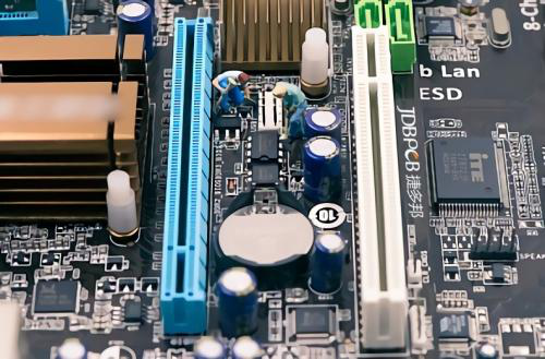 激光打標機在PCB電路板上的應用和優(yōu)勢