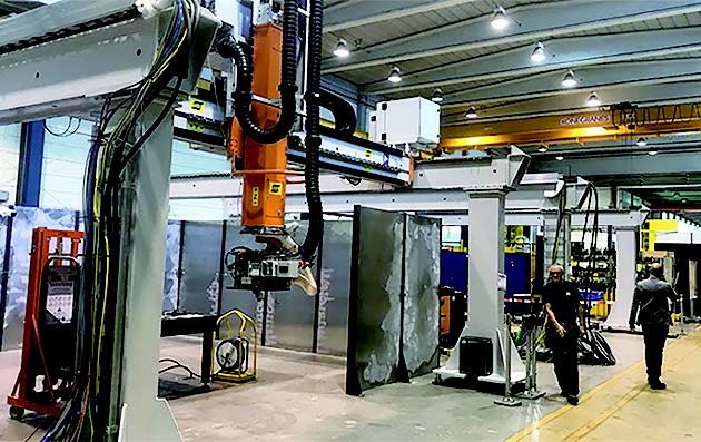 比較技術：底部為非焊接接頭，上方為 MAG 焊縫，上方為 Trumpf Fusion Line 焊接（結合了焊絲和激光），在為該過程重新設計接頭后， 頂部為自體激光焊接。