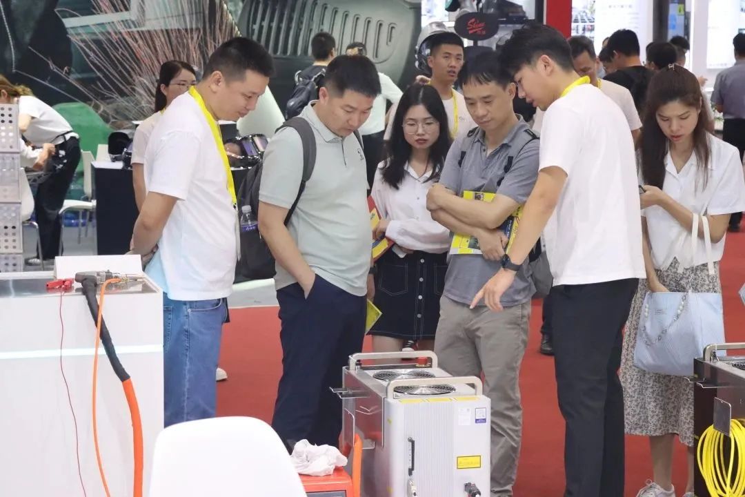 深圳埃森展掀起激光熱潮，光惠激光風(fēng)冷系列成焦點(diǎn)
