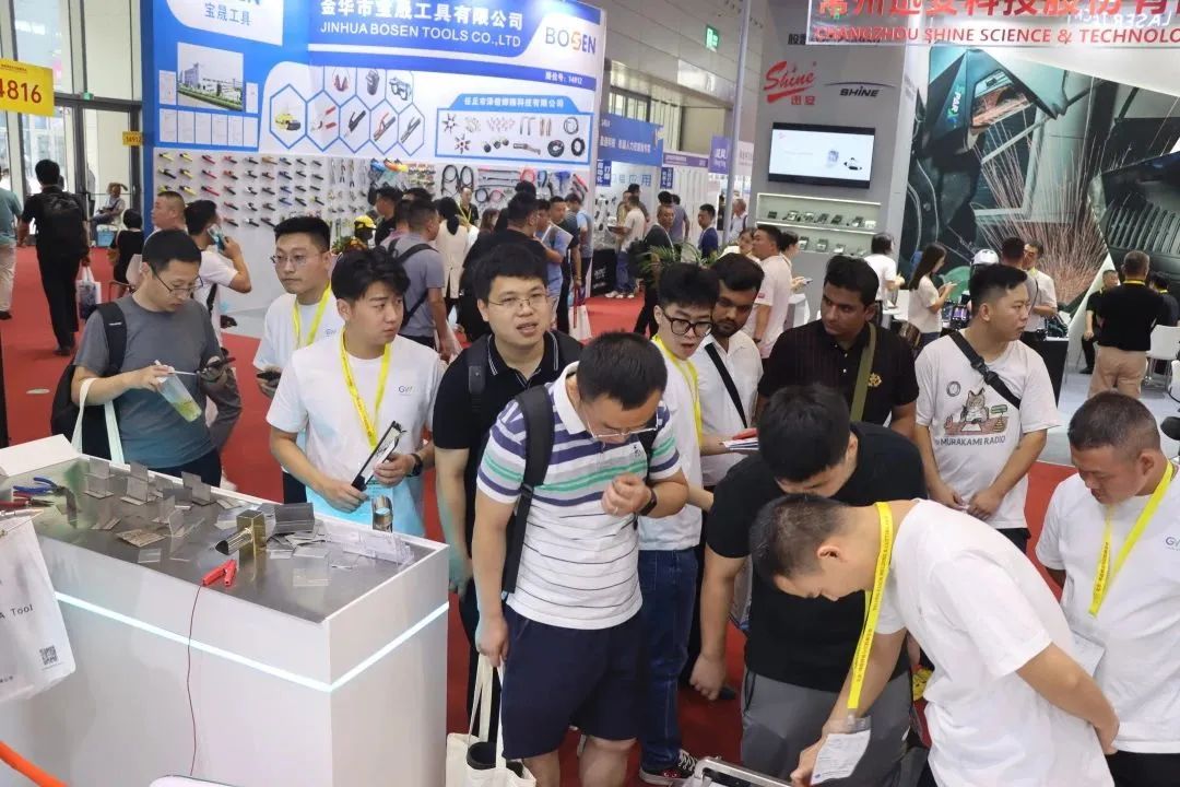 深圳埃森展掀起激光熱潮，光惠激光風(fēng)冷系列成焦點(diǎn)