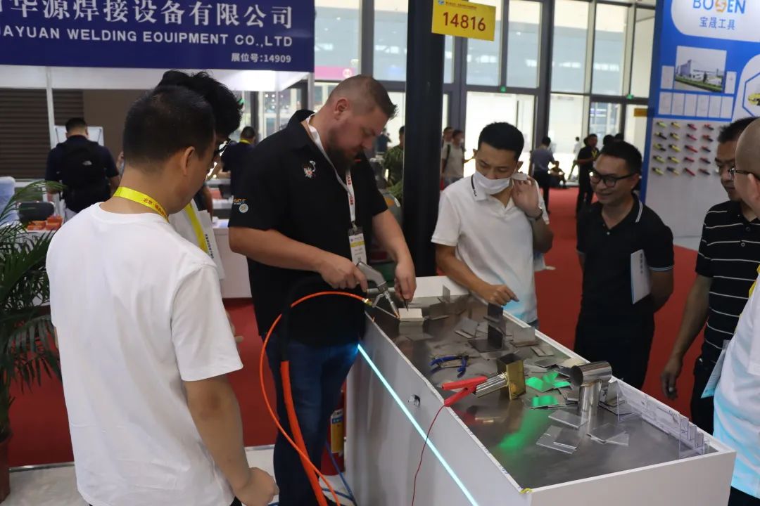 深圳埃森展掀起激光熱潮，光惠激光風(fēng)冷系列成焦點(diǎn)