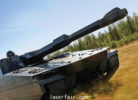 軍車上裝載的熱照相機可抓拍遠景，并改變軍車的熱信號，使之在紅外掃描中不被探測到。它甚至能模仿其他軍車的熱信號來掩飾真實的目的。