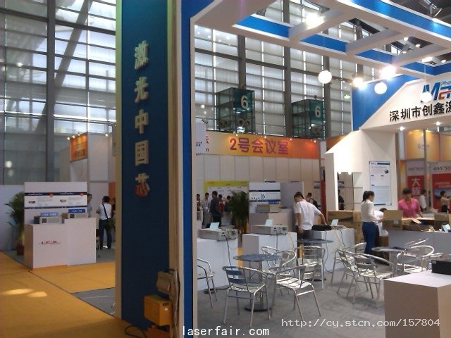 創(chuàng)業(yè)板上市公司金運(yùn)激光的激光雕塑產(chǎn)品，先用繡花技術(shù)弄好再根據(jù)激光打印出來的，主要用于婚紗和高檔服飾。