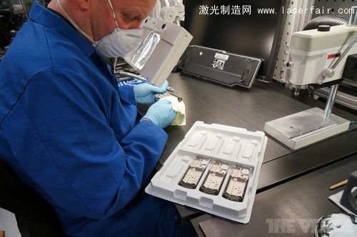 一探Vertu總部究竟：最奢侈的手機是怎么造出來的？