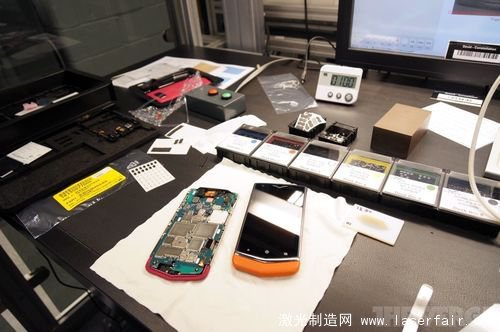 一探Vertu總部究竟：最奢侈的手機是怎么造出來的？