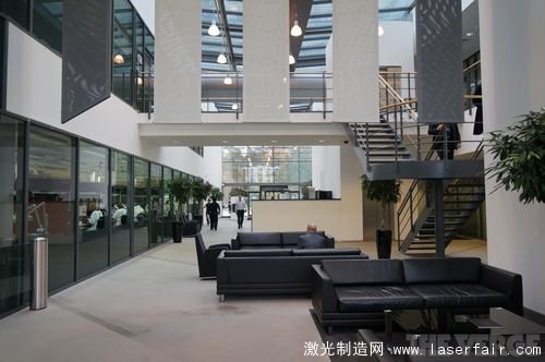 一探Vertu總部究竟：最奢侈的手機是怎么造出來的？