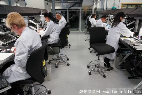 一探Vertu總部究竟：最奢侈的手機是怎么造出來的？