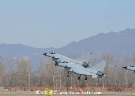 美：殲10掛裝激光制導炸彈十分適合反恐戰(zhàn)場